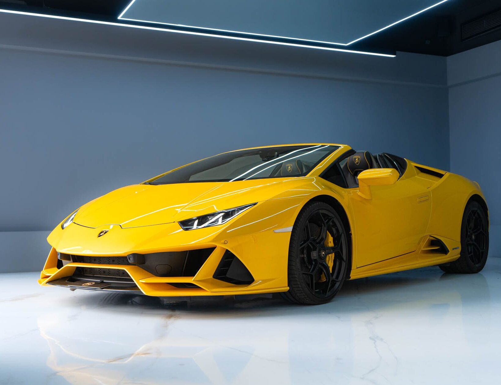 LAMBORHINI PARA ALQUILER EN DUBAI POR TURISMO O VACACIONES RENTAL CAR PRIME RIDE